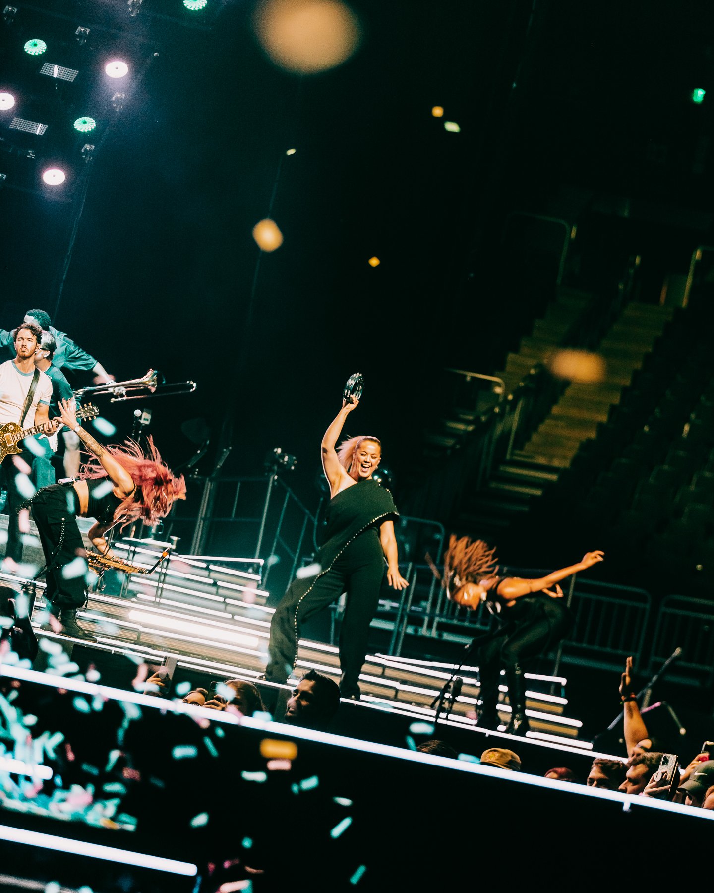20231120_Milwaukee_Band-Crew_Gellman_Jonas_35