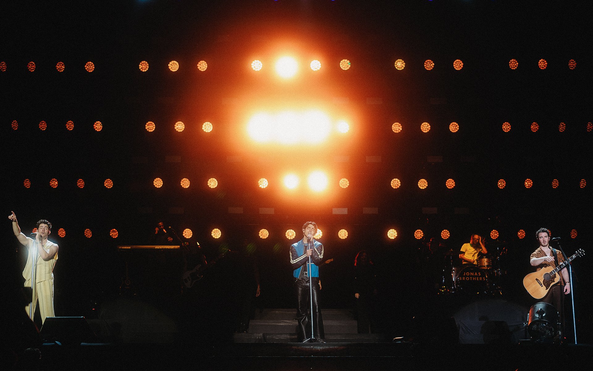 jonasbrothers_anendfor_032