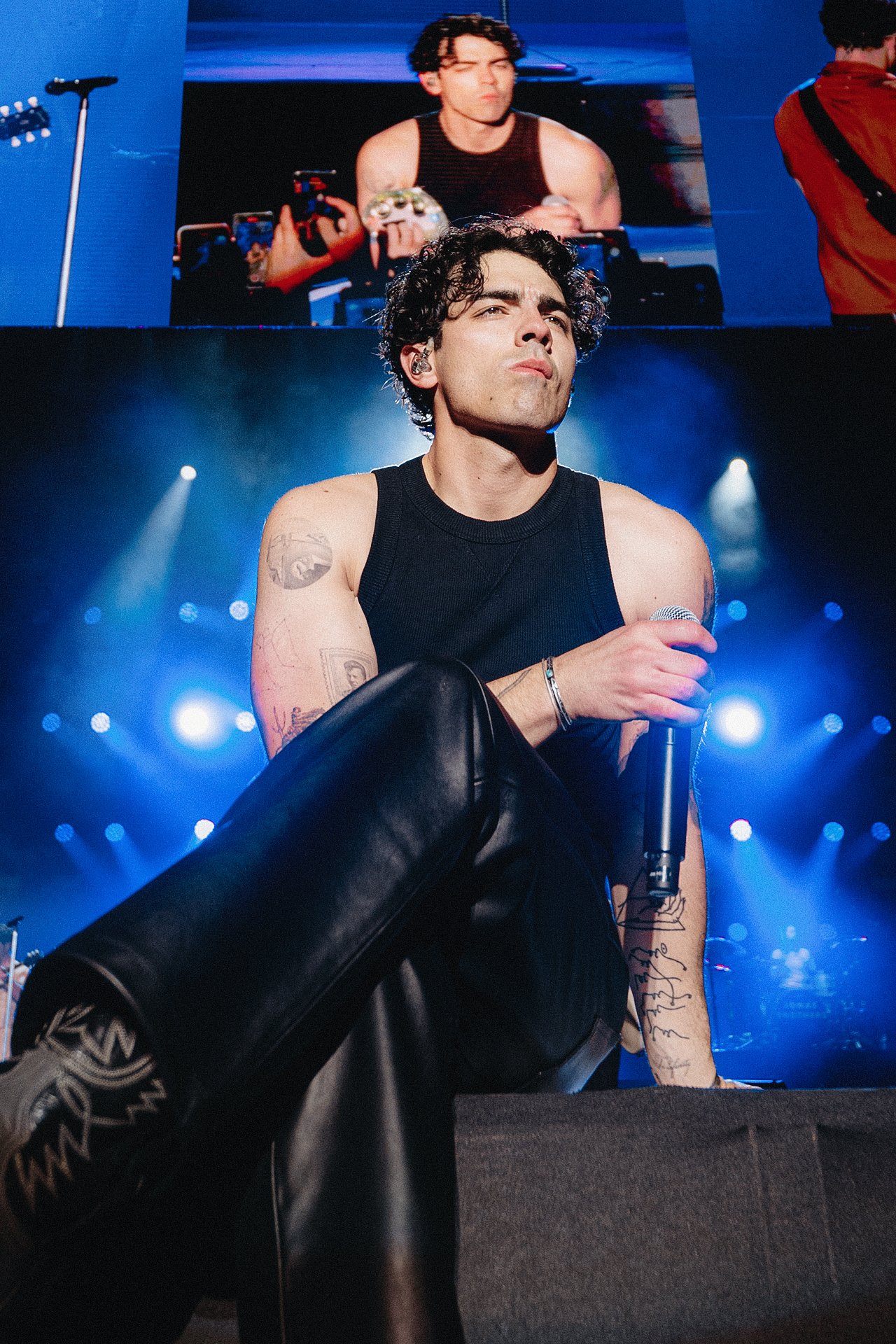 jonasbrothers_anendfor_043