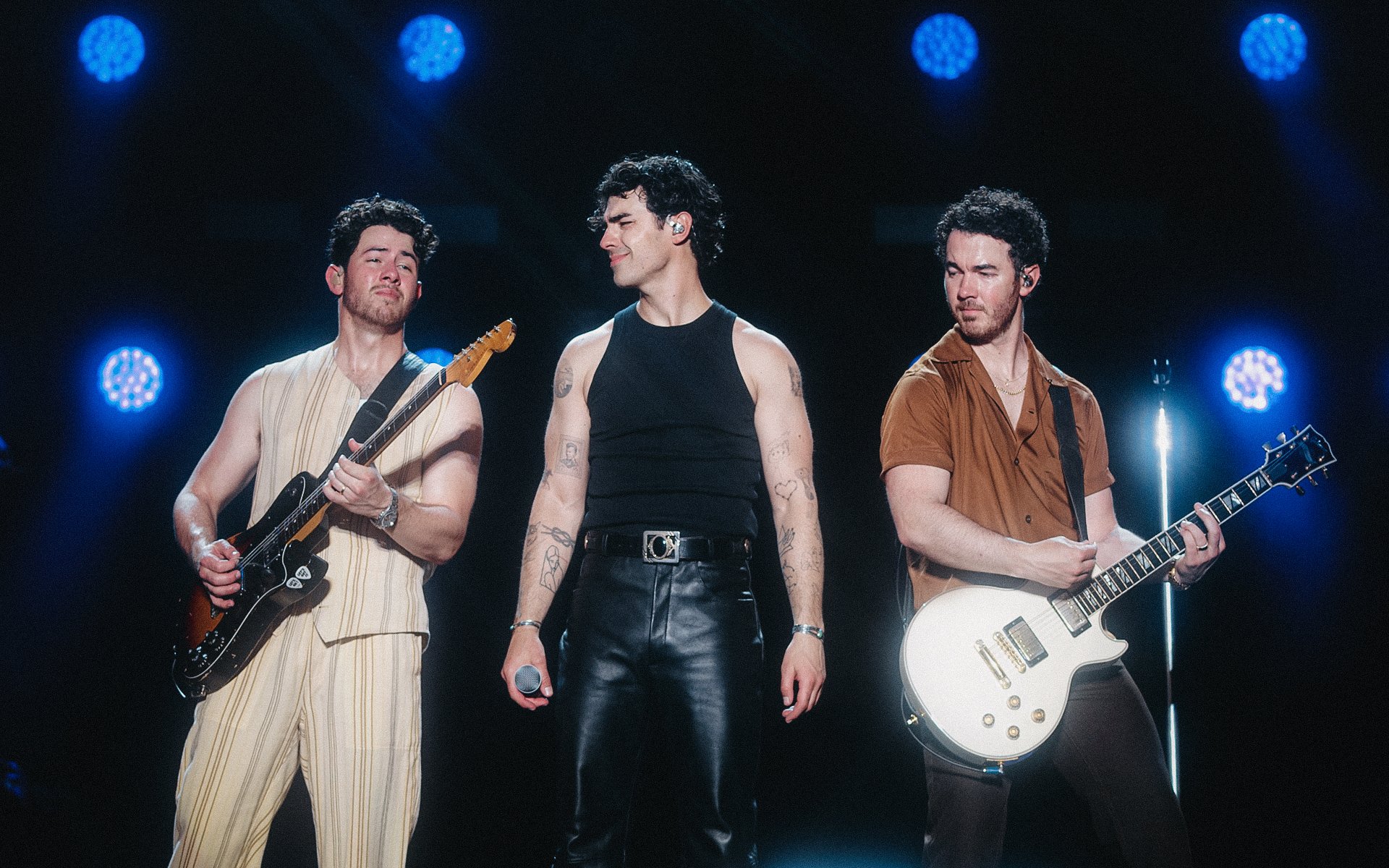 jonasbrothers_anendfor_045