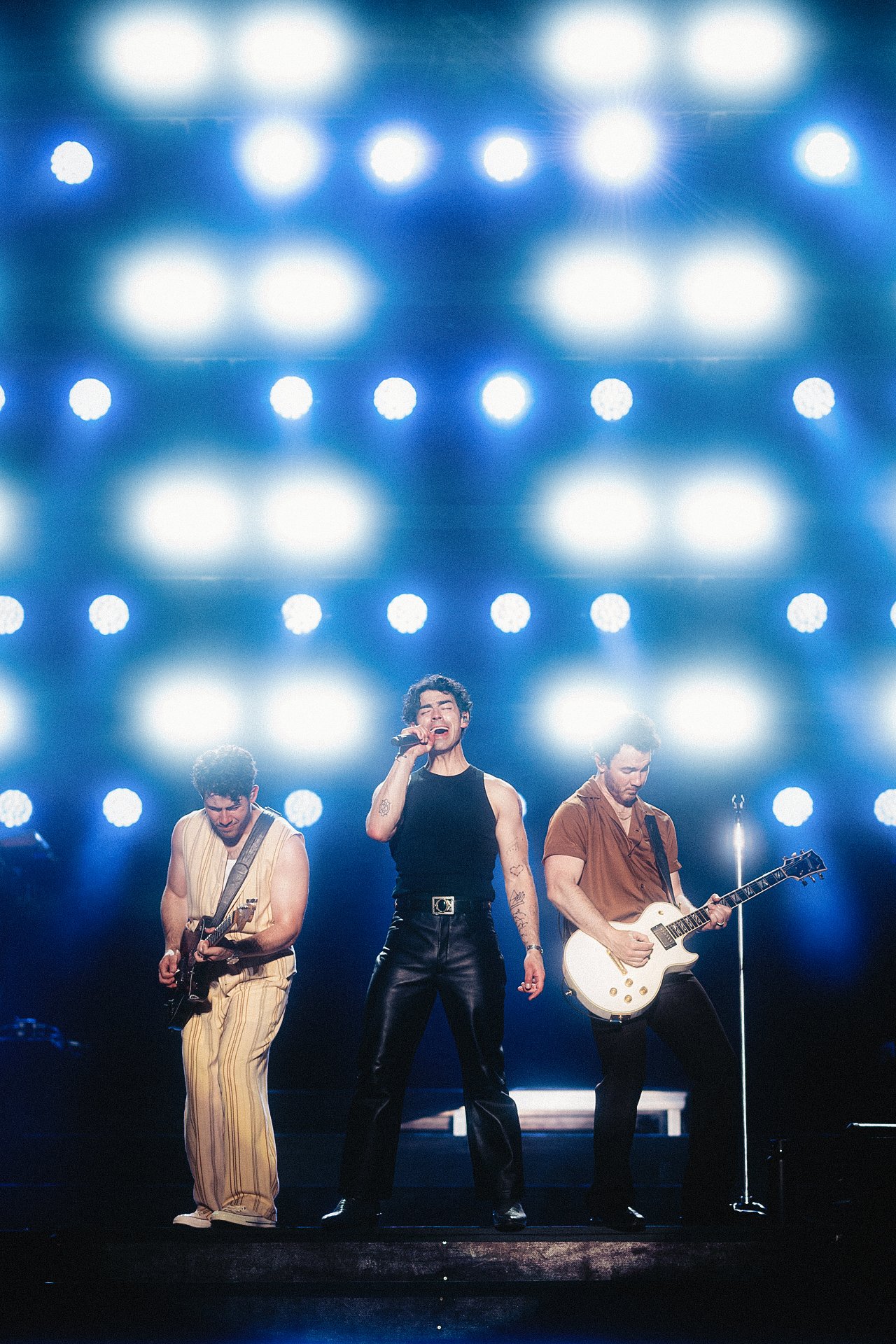 jonasbrothers_anendfor_046