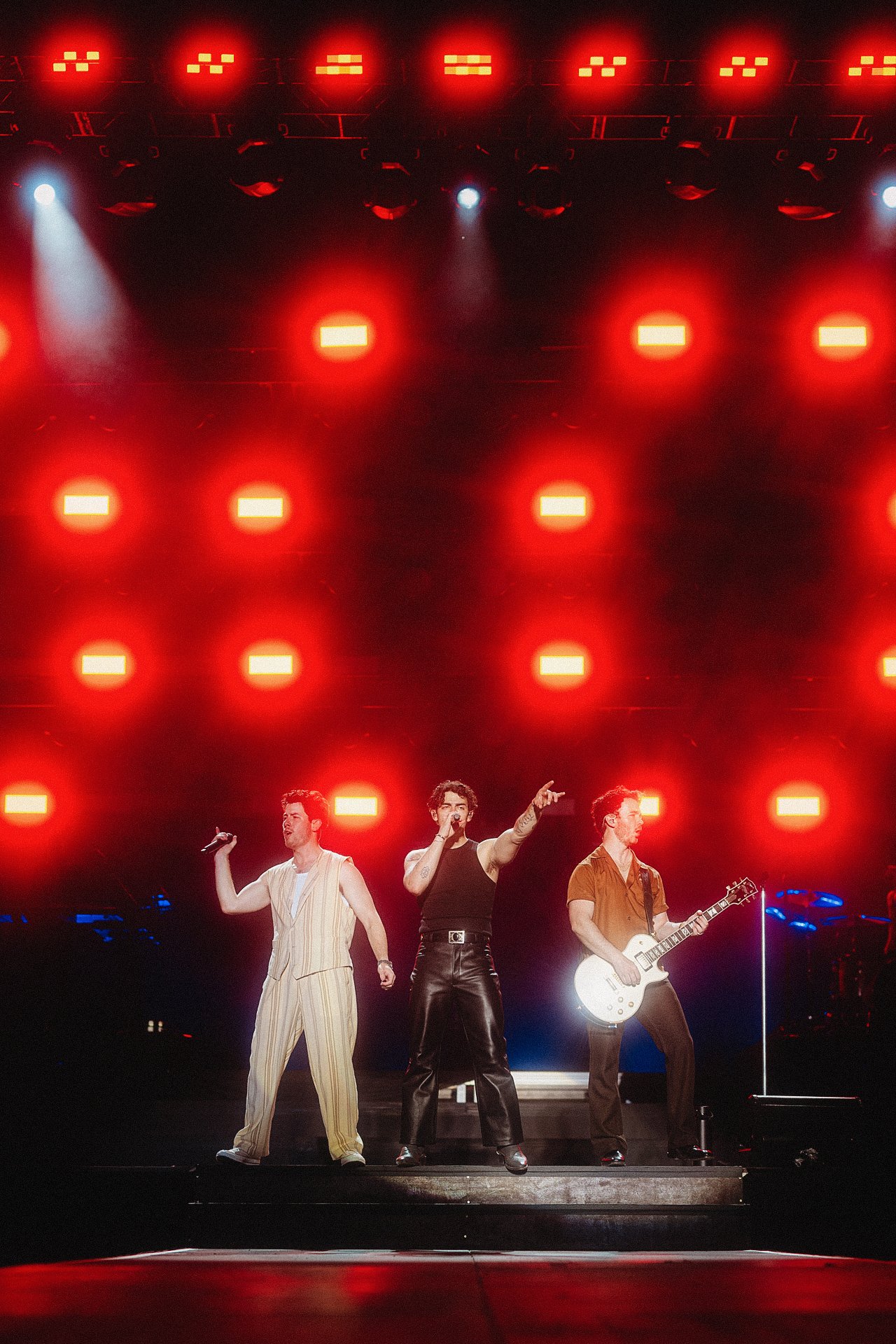 jonasbrothers_anendfor_048