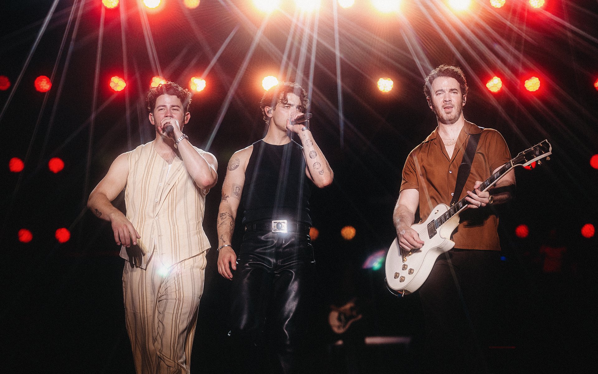 jonasbrothers_anendfor_050