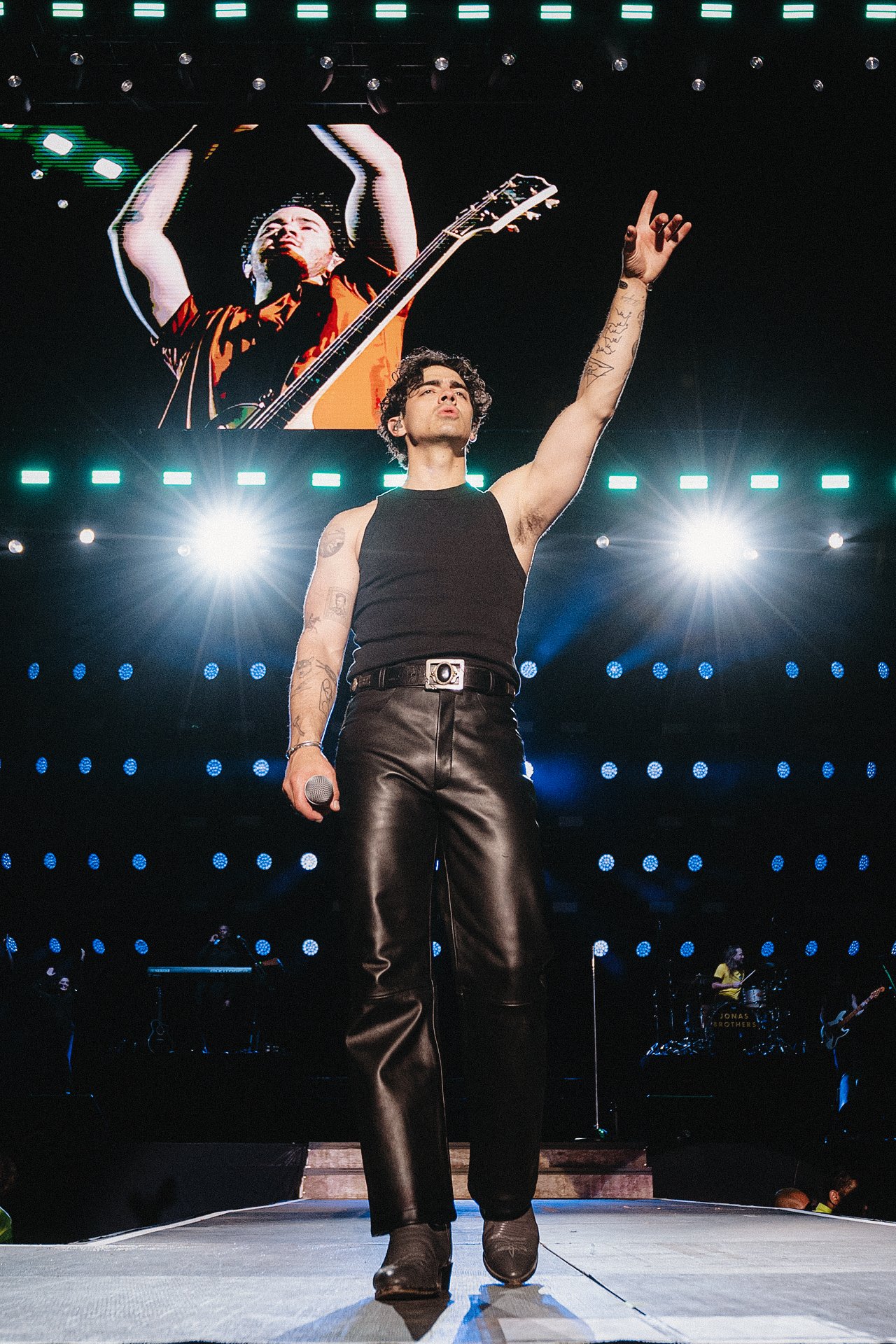 jonasbrothers_anendfor_056