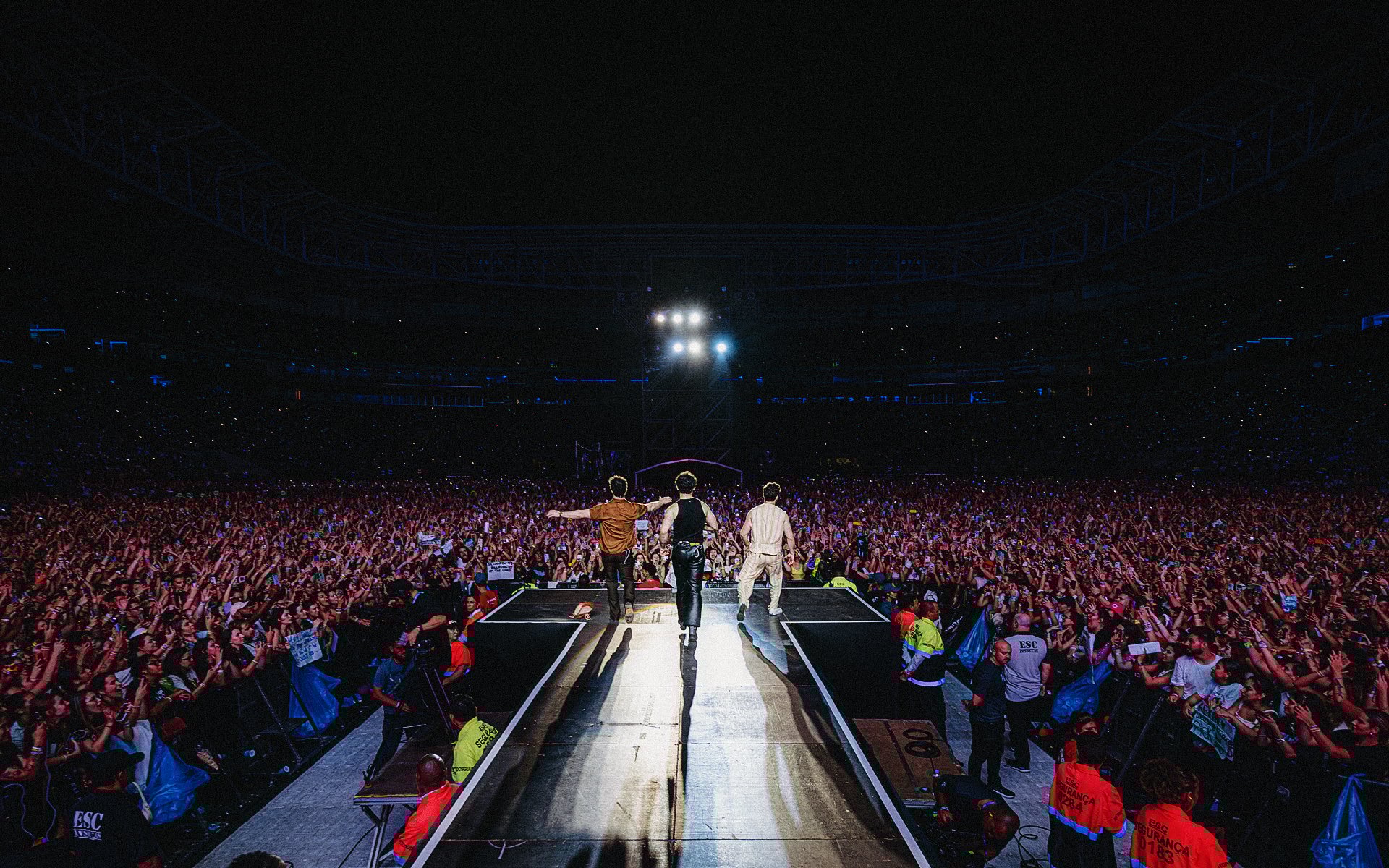 jonasbrothers_anendfor_085